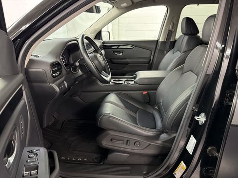 Certified 2025 Honda Pilot Touring image 5