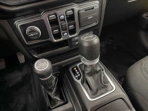 Used 2023 Jeep Wrangler Unlimited w/ Cold Weather Group AWD/4WD image 35