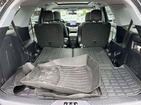 Used 2022 Ford Explorer XLT w/ Equipment Group 202A AWD/4WD image 7