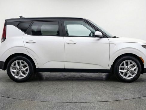Used 2025 Kia Soul LX w/ LX Technology Package image 11