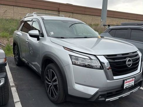 Certified 2023 Nissan Pathfinder Platinum AWD/4WD image 3