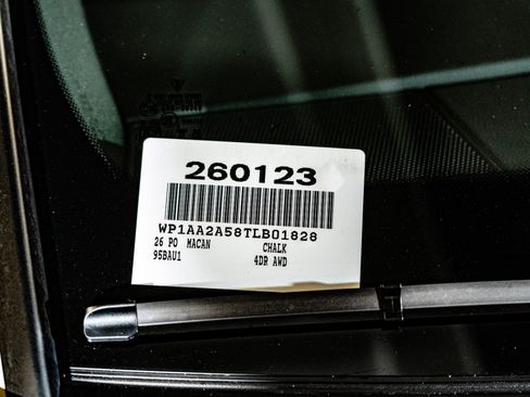 Certified 2026 Porsche Macan AWD/4WD image 28