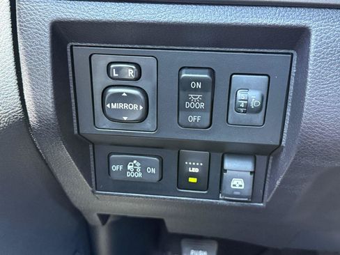 Used 2015 Toyota Tundra SR5 w/ SR5 Upgrade Package RWD image 25
