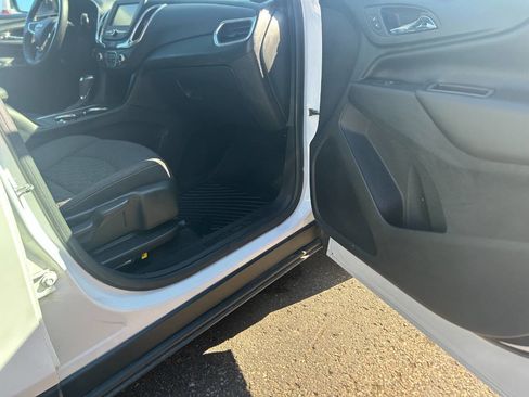 Used 2018 Chevrolet Equinox LT image 22