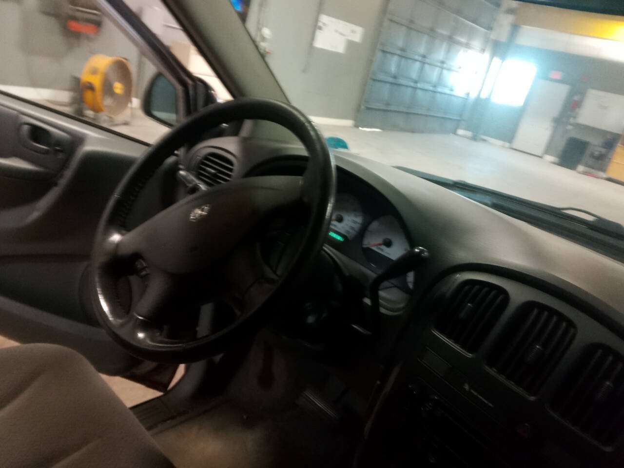 Used 2005 Dodge Grand Caravan SXT FWD image 33