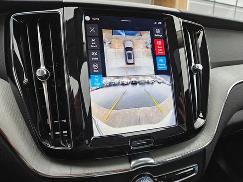 Certified 2025 Volvo XC60 B5 Plus image 26