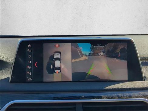 Used 2019 BMW 750i w/ M Sport Package image 11