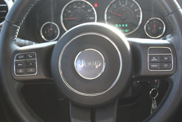 Used 2016 Jeep Wrangler Unlimited Sahara w/ Connectivity Group AWD/4WD image 13