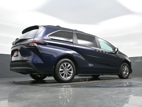 Used 2025 Toyota Sienna XLE w/ XLE Plus Package AWD/4WD image 34