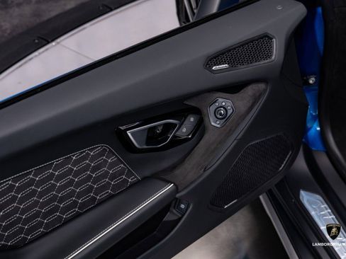 Used 2024 Lamborghini Huracan Sterrato image 31