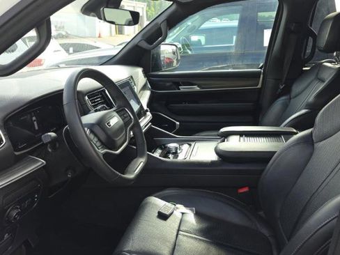 Used 2024 Jeep Wagoneer L Series II w/ Flexible Seating Group image 7