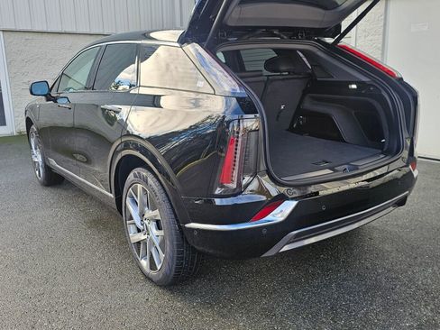 New 2026 Cadillac Optiq Luxury 1 image 7