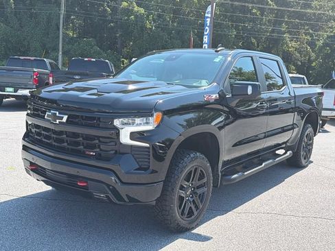 Used 2024 Chevrolet Silverado 1500 LT Trail Boss w/ Convenience Package II AWD/4WD image 3