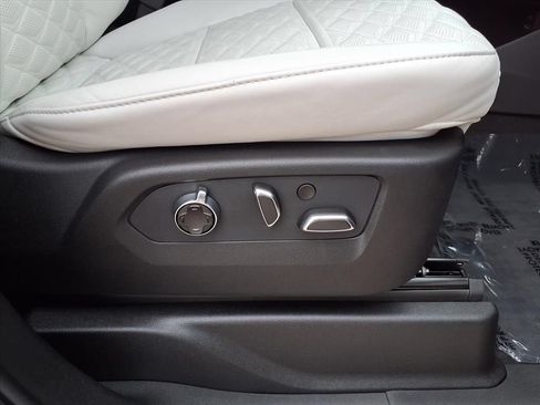 Used 2026 Cadillac Escalade Platinum Sport w/ LPO, ONYX Package AWD/4WD image 10