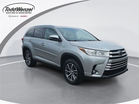 Used 2019 Toyota Highlander XLE AWD/4WD image 1