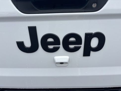 Used 2022 Jeep Gladiator Sport image 13