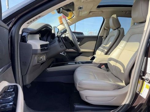 Used 2023 Lincoln Corsair AWD w/ Equipment Group 101A image 9