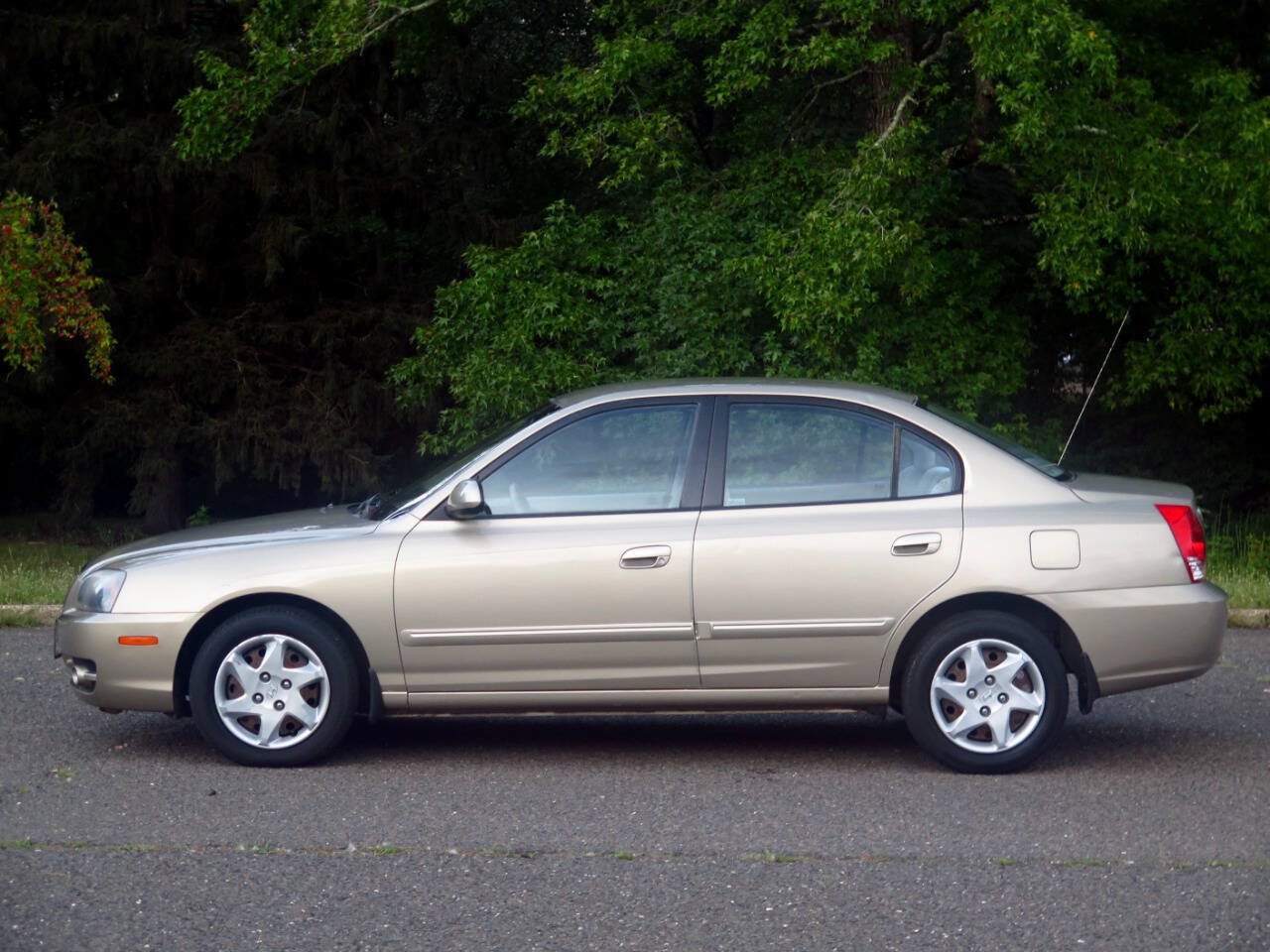 Used 2006 Hyundai Elantra Sedan FWD image 2