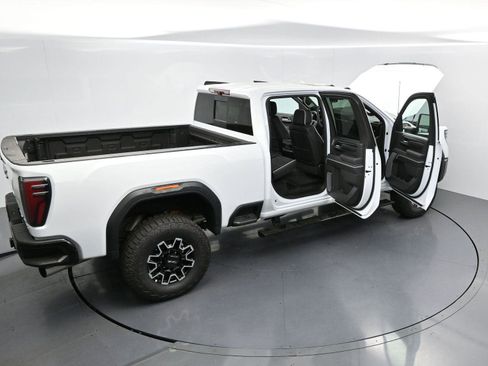 Used 2025 GMC Sierra 2500 AT4X image 44