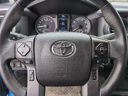Used 2021 Toyota Tacoma TRD Off-Road image 15