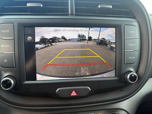 Used 2025 Kia Soul LX w/ LX Technology Package FWD image 22
