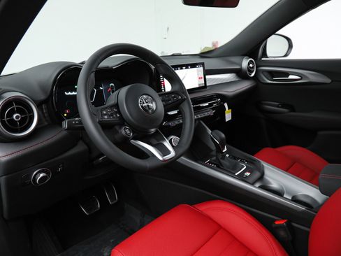 New 2026 Alfa Romeo Tonale Sprint w/ Red Premium Package image 23