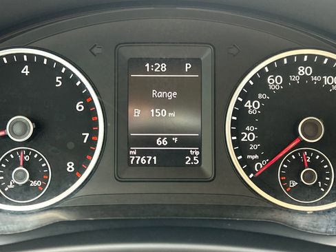 Used 2017 Volkswagen Tiguan S image 21