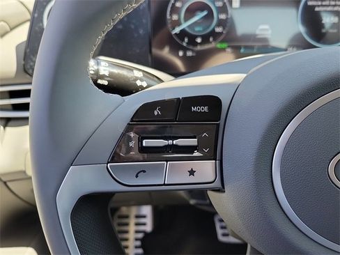 New 2025 Hyundai Elantra SEL image 4