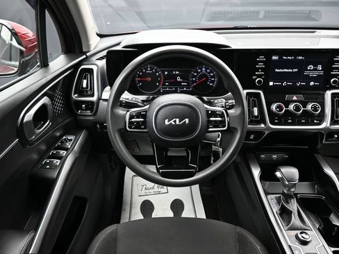 Used 2022 Kia Sorento LX AWD/4WD image 12