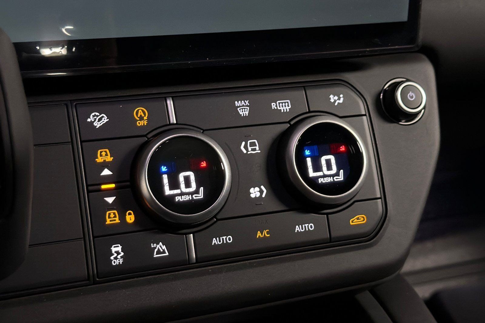 New 2026 Land Rover Defender 130 X-Dynamic SE AWD/4WD image 17