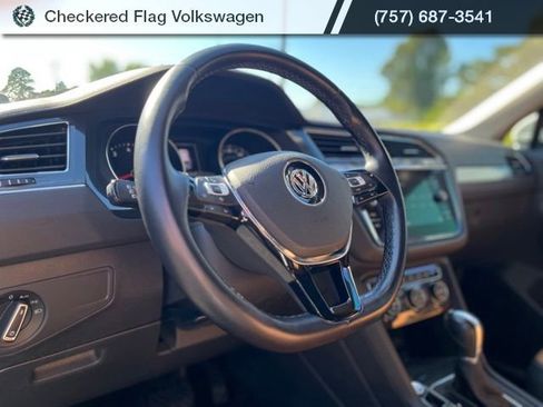 Used 2019 Volkswagen Tiguan SE w/ Panoramic Sunroof Package AWD/4WD image 18