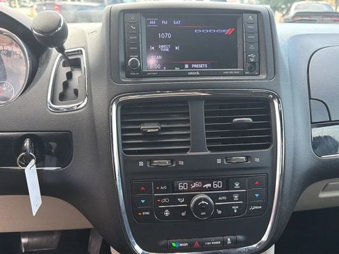 Used 2019 Dodge Grand Caravan SXT w/ Driver Convenience Group FWD image 92