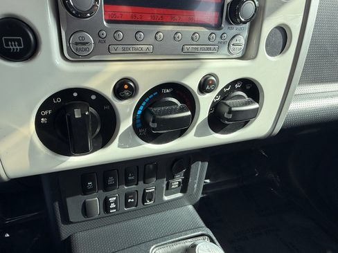 Used 2014 Toyota FJ Cruiser 4WD image 34