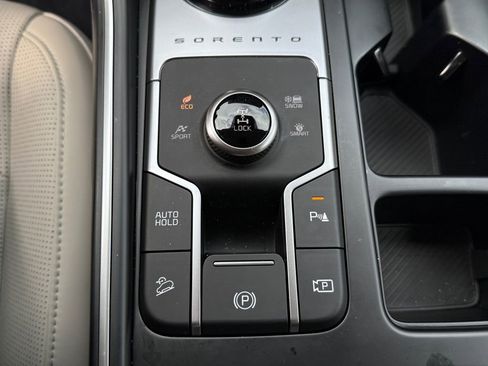 Certified 2025 Kia Sorento EX image 20