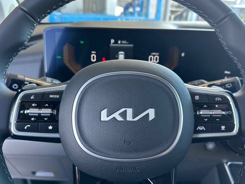 New 2026 Kia Carnival EX FWD image 25