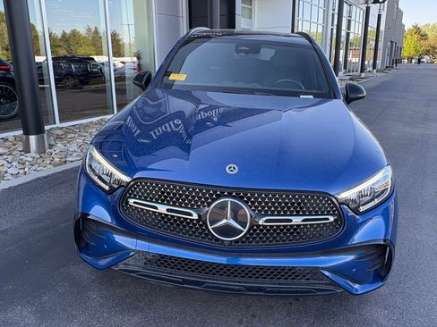 Used 2025 Mercedes-Benz GLC 300 4MATIC image 3