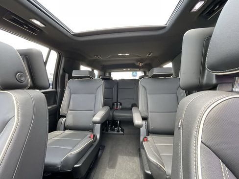 Certified 2025 Chevrolet Suburban Premier AWD/4WD image 21