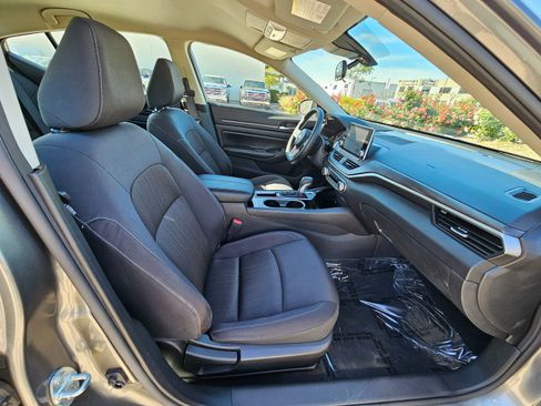 Used 2024 Nissan Altima 2.5 SV image 28