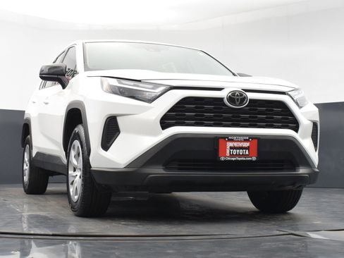 Used 2024 Toyota RAV4 LE AWD/4WD image 28