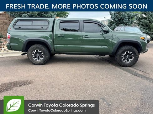 Used 2022 Toyota Tacoma TRD Off-Road w/ TRD Premium Off Road Package AWD/4WD image 10