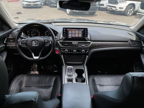 Used 2018 Honda Accord Touring image 16
