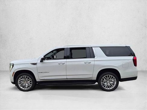Used 2025 GMC Yukon XL Denali AWD/4WD image 5