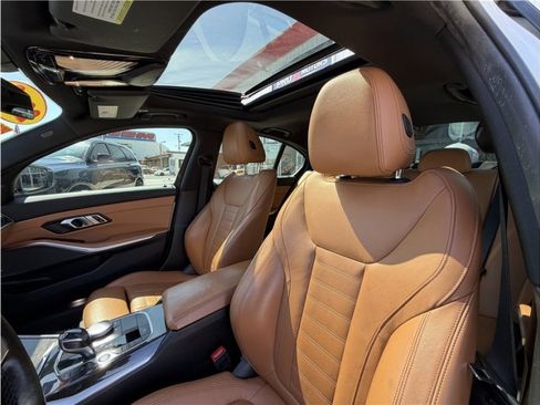 Used 2020 BMW 330i Sedan w/ M Sport Package RWD image 19