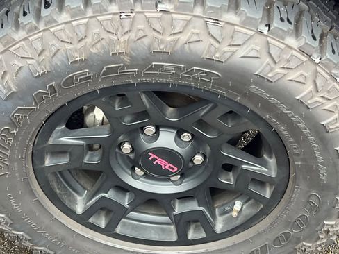 Used 2016 Toyota Tacoma SR5 w/ SR5 Appearance Package (DN) image 11