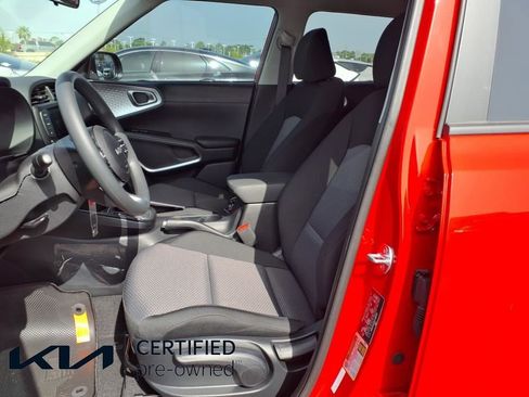 Certified 2025 Kia Soul LX w/ LX Technology Package image 9