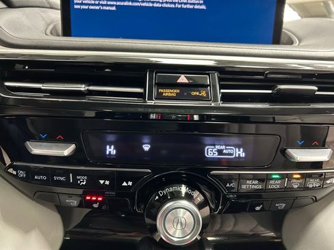 Used 2024 Acura MDX SH-AWD w/ Technology Package image 18