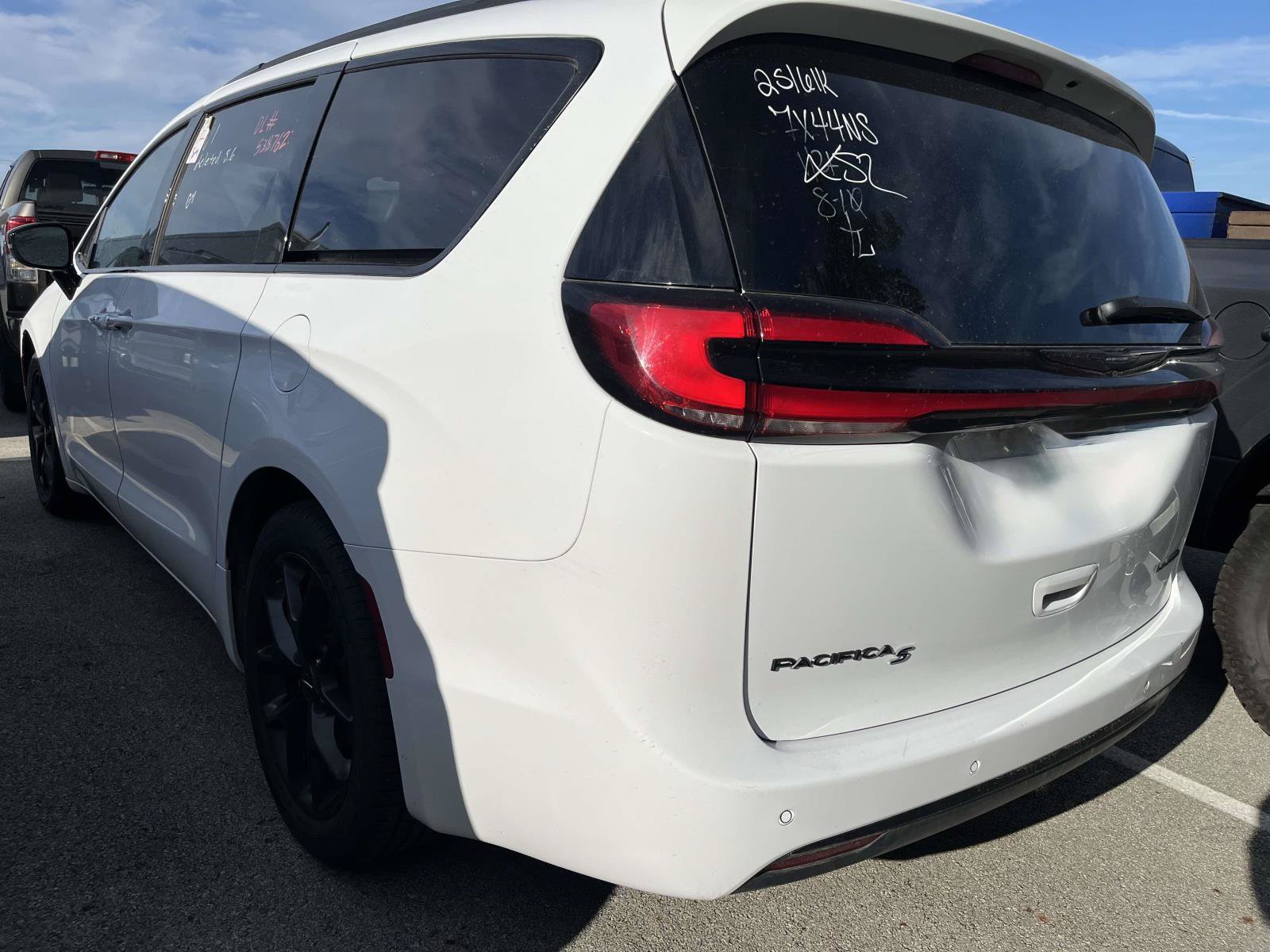 Used 2025 Chrysler Pacifica Limited FWD image 5