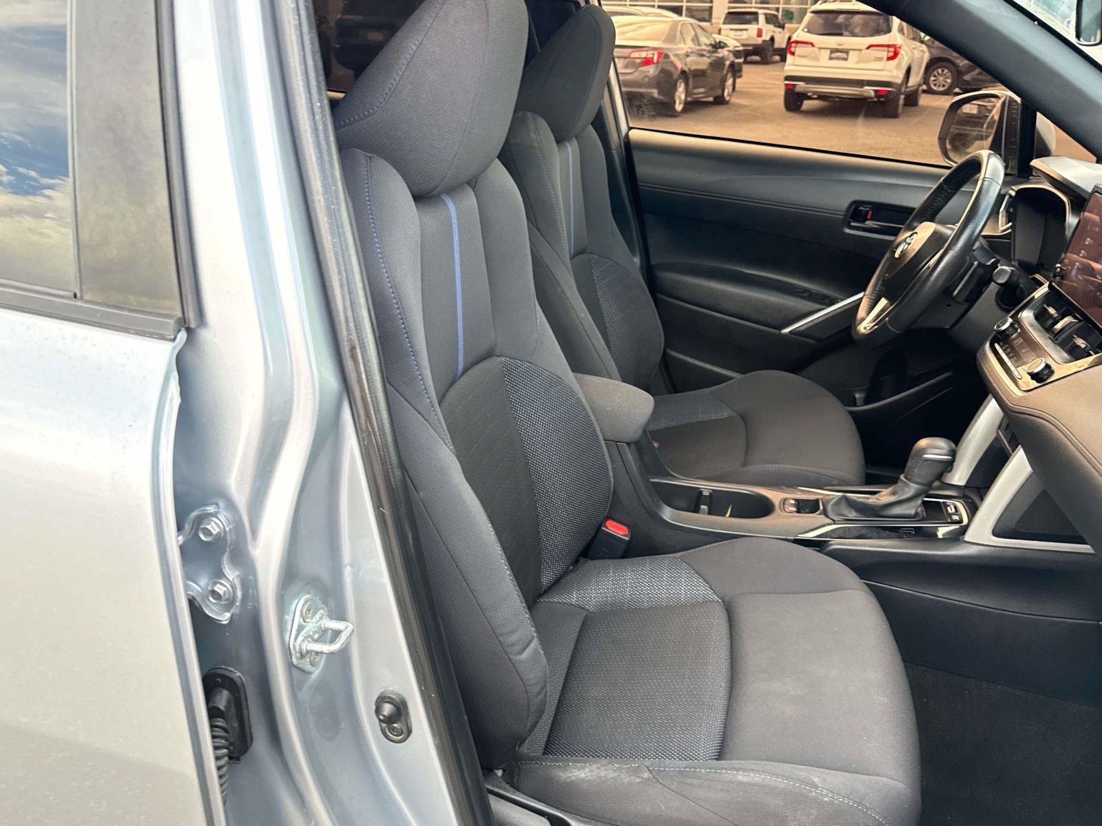 Used 2024 Toyota Corolla Cross AWD Hybrid w/ Moonroof Package image 17