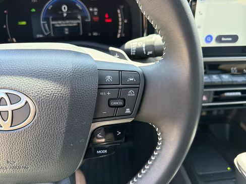 Used 2026 Toyota Camry SE w/ Multimedia Upgrade Package image 25