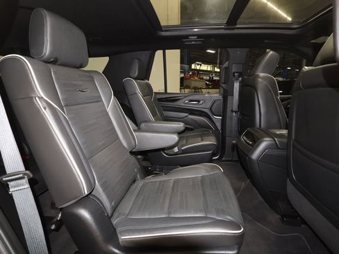 Certified 2024 Cadillac Escalade Sport w/ LPO, ONYX Package image 29